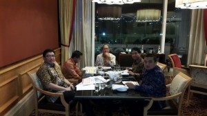 Ketua Umum Kadin Jabar Agung Suryamal sebagai perwakilan wilayah tengah bersama dengan Ketua Umum Kadin Indonesia Rosan P. Roeslani, perwakilan wilayah timur Erwoin Aksa, perwakilan wilayah barat Anindya Bakrie dan perwakilan asosiasi Haryadi Sukamdani
