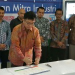 Agung Suryamal Melakukan Penandatanganan Piagam Kerjasama Industri