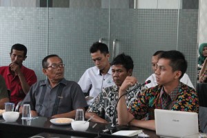 Perwakilan dari Gapoktan Tomo, memaparkan beberapa permasalahan yang yang dialami para petani.